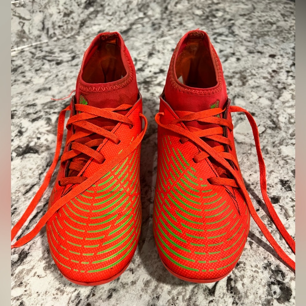 Adidas predator size 5 youth cleats as is condition.